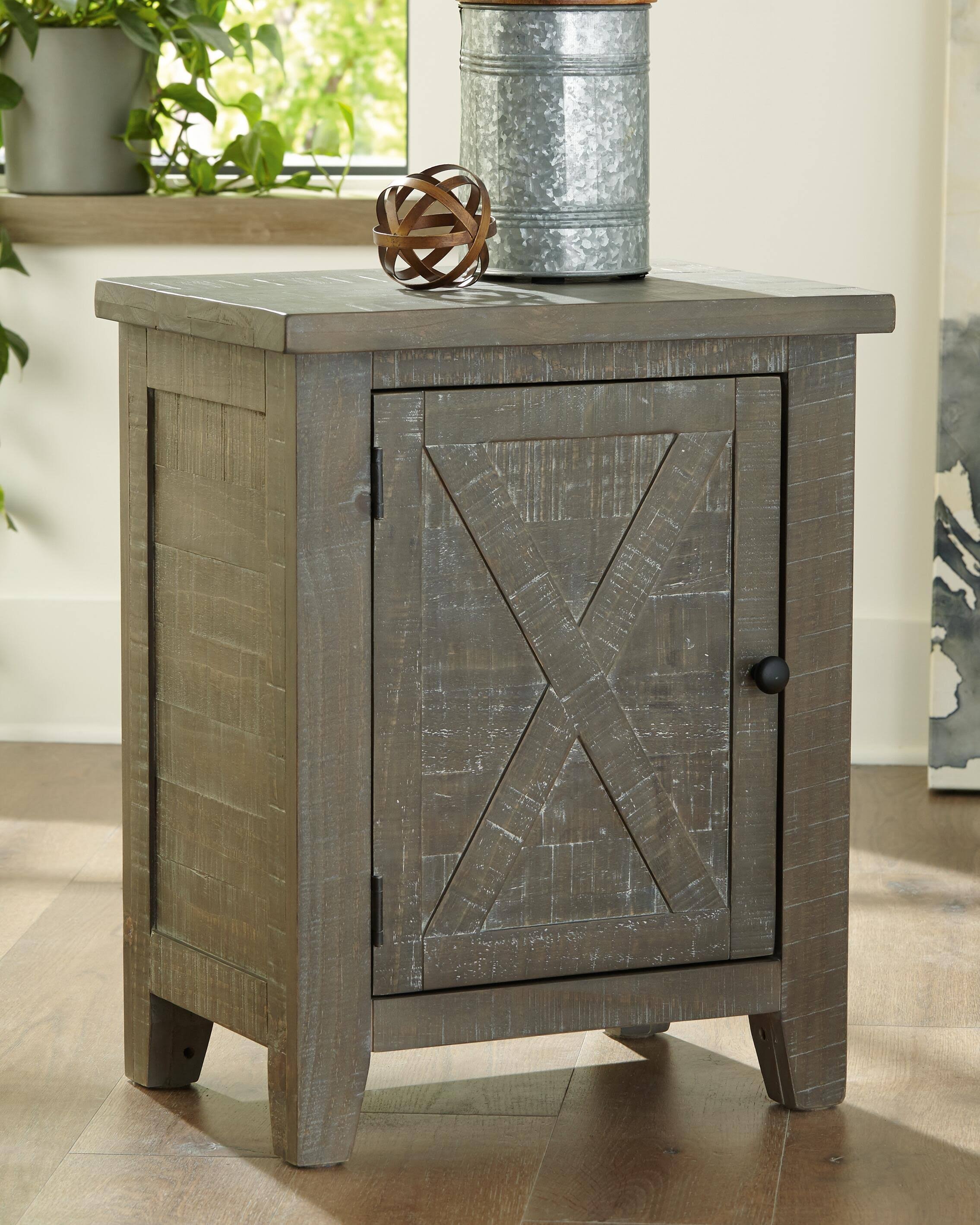 Accent Cabinet Z5824