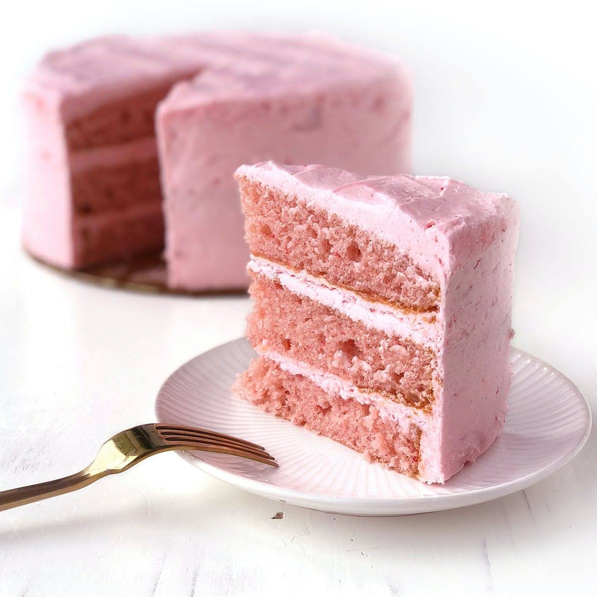 Strawberries & Cream Layer Cake B284