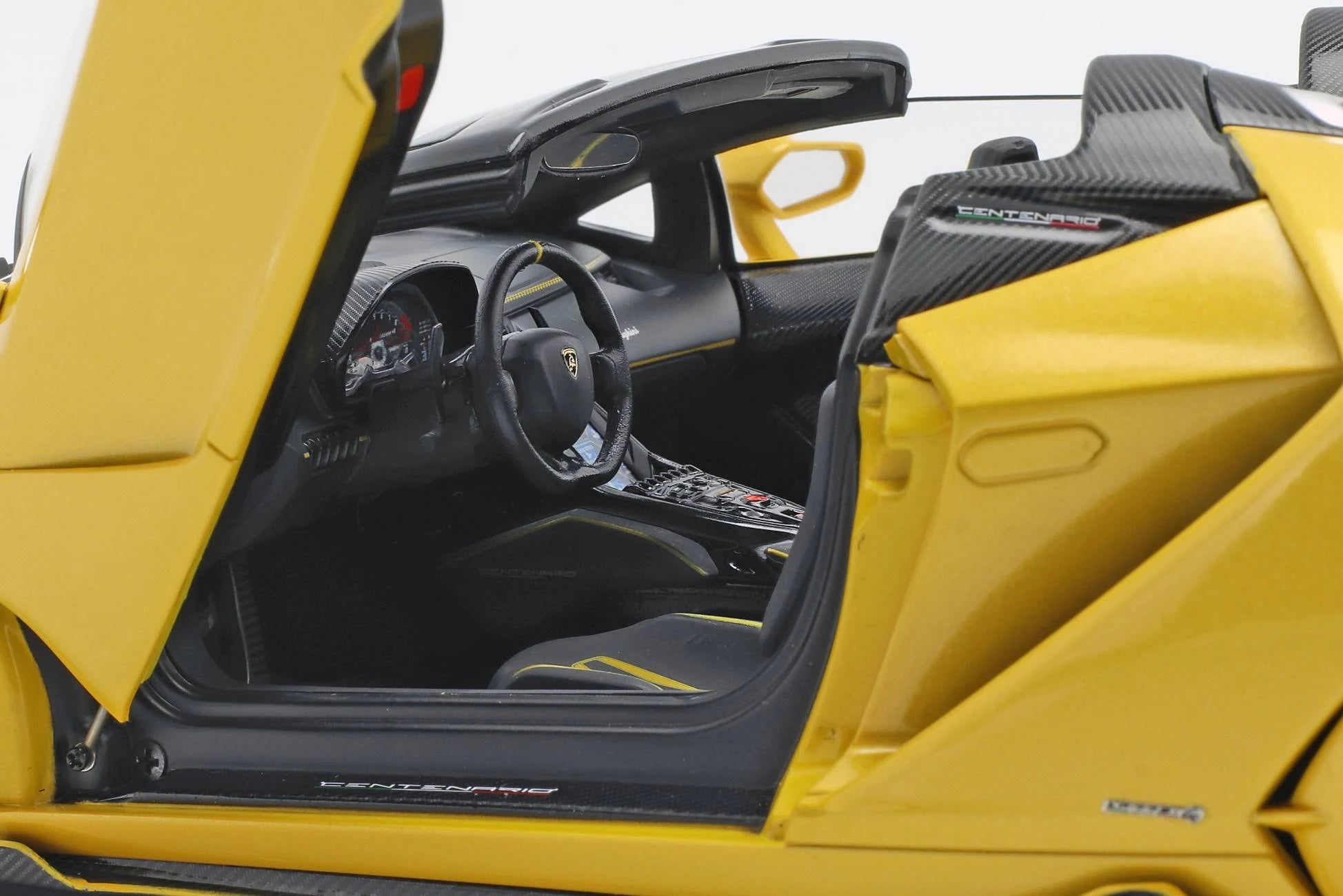 1/18 Pearl Yellow Model Car J820